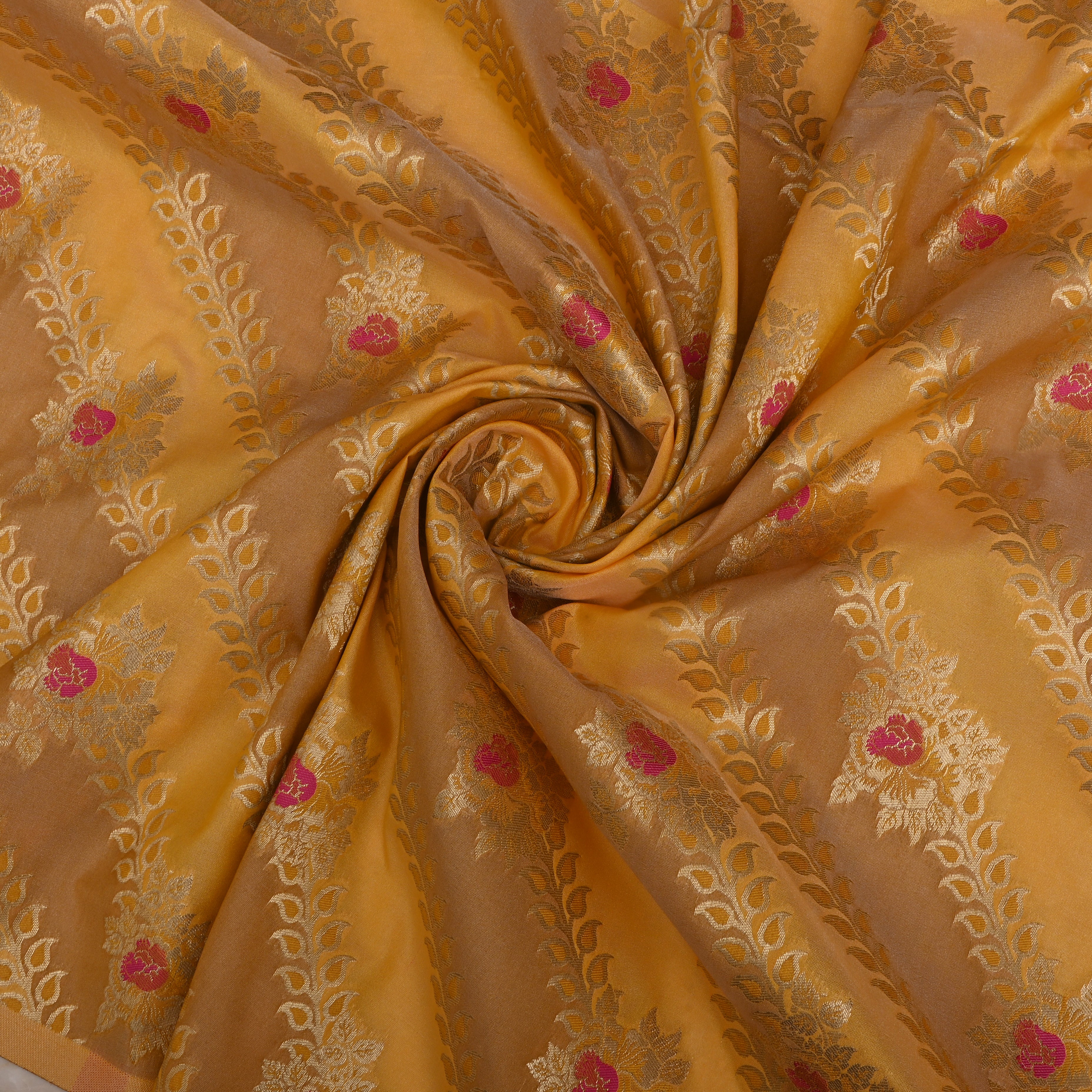 Dual Colour Banarasi Fabric With Leheriya Pattern